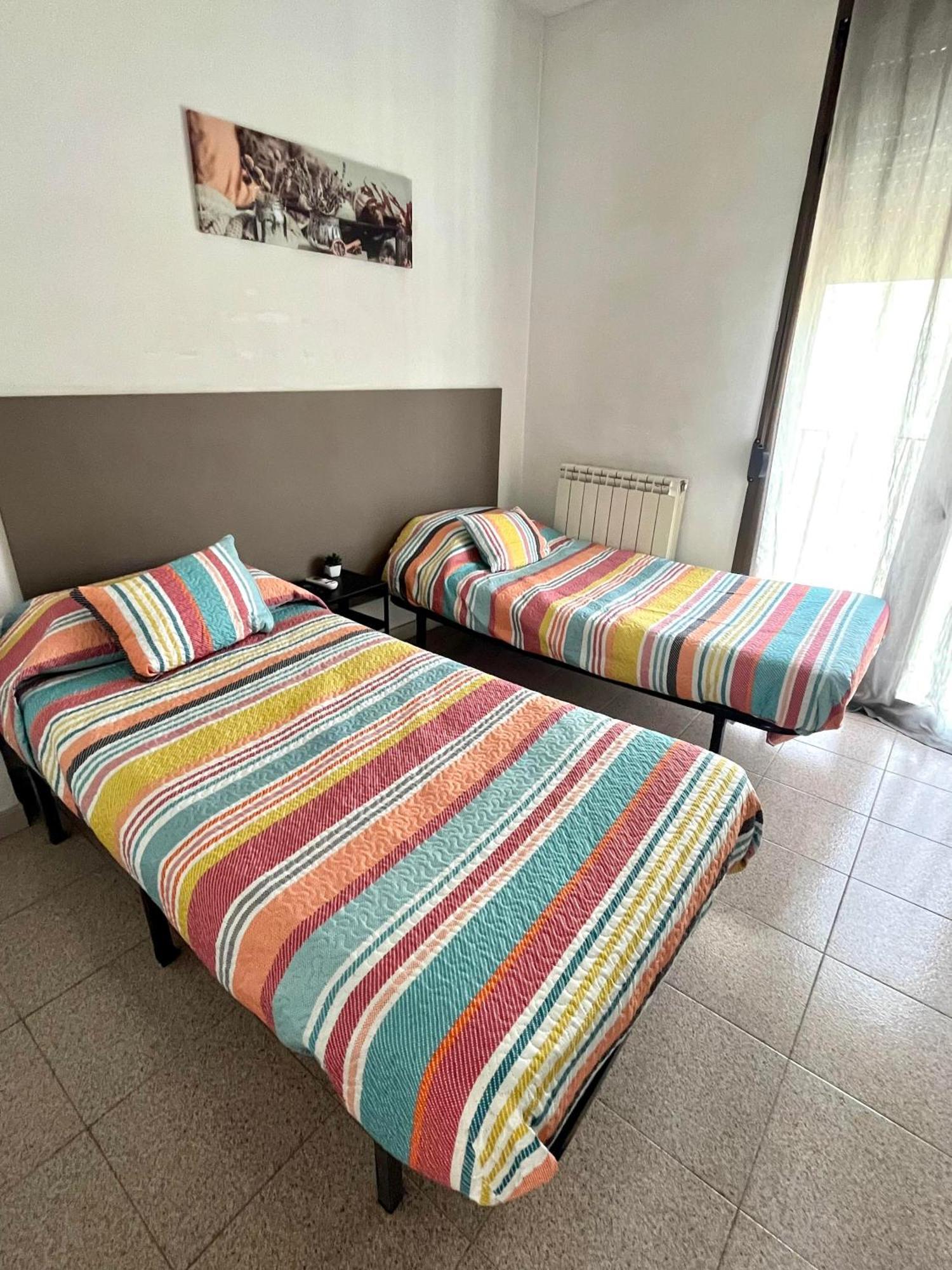 Hostal La Masia Μανρέζα Εξωτερικό φωτογραφία