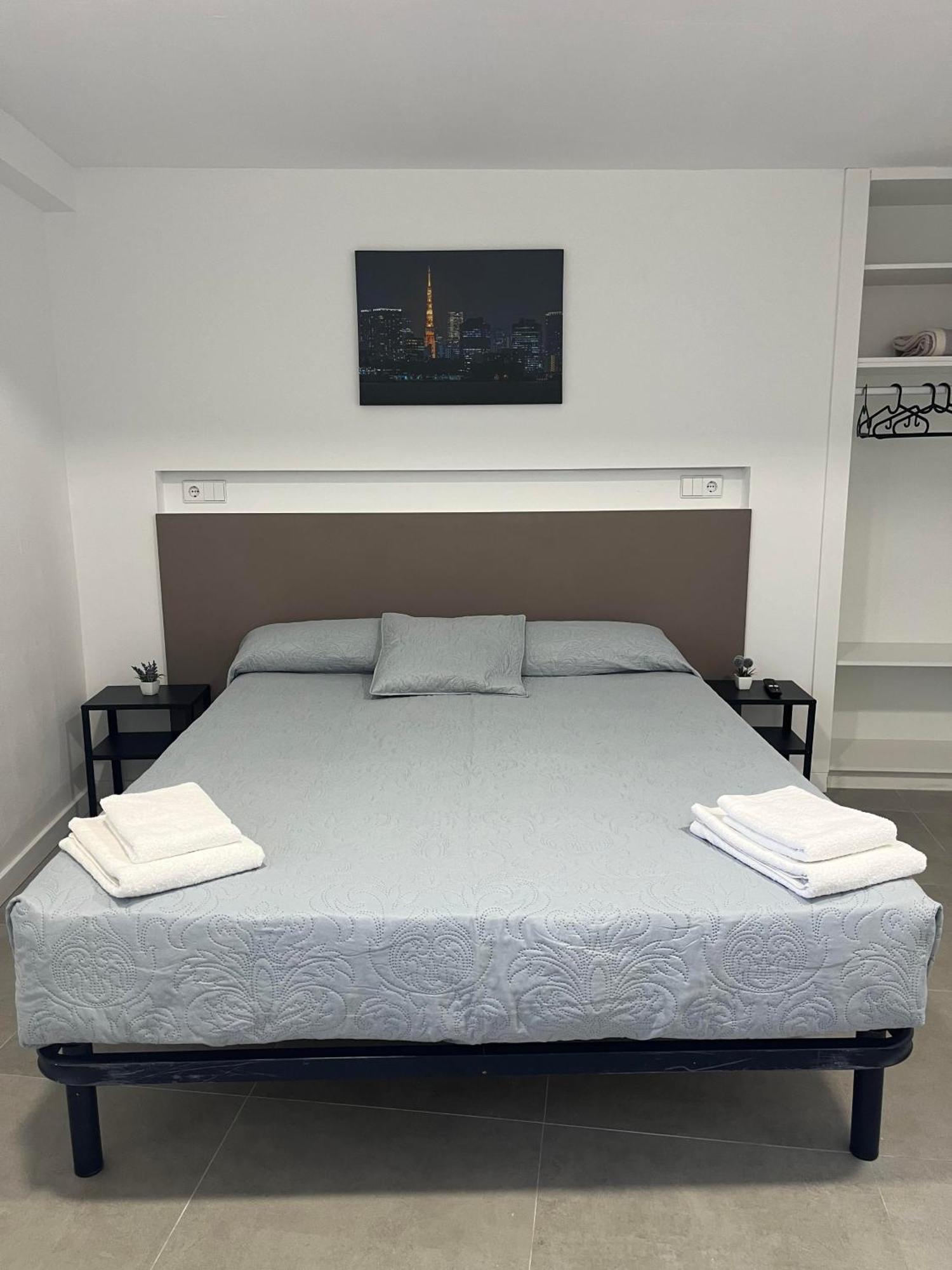Hostal La Masia Μανρέζα Εξωτερικό φωτογραφία